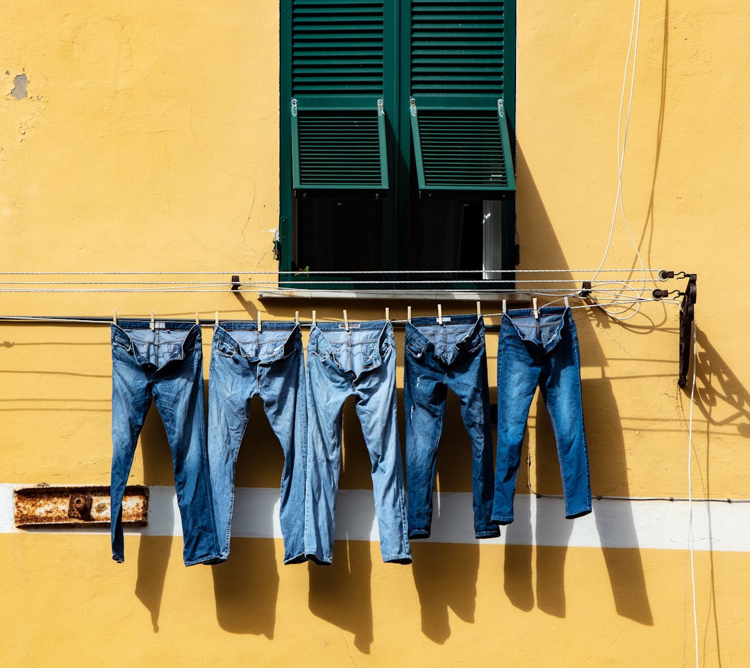 Photo stretching jeans